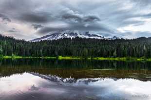 Lenticular cloud over Mt. Rainier-0261